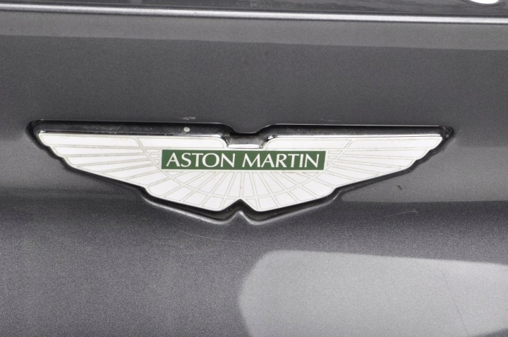 фото №10, Aston martin db11 панель защита багажника