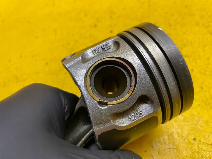 фото №8, Поршень шатун 038g 079147 79.480 r5e 17 audi skoda vw caddy iii 1.9 tdi bls