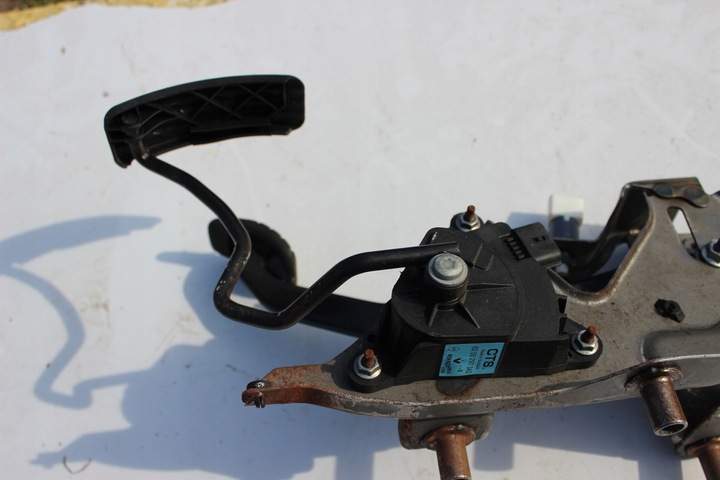 фото №1, Renault clio iii 1.2 tce 2011 r - педаль газа 8200297342