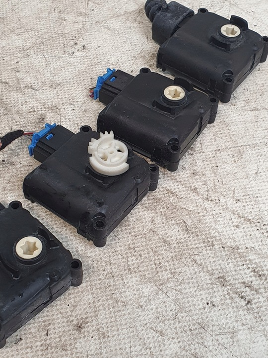 фото №5, Двигун нагрівача регулятор 0132801359 bosch audi a6 c6 sedan 05r.