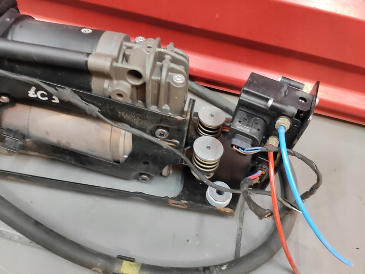 фото №9, Bmw 5 gt f07 3.0d n57 компресор підвішування розподільник блок клапанів kpl