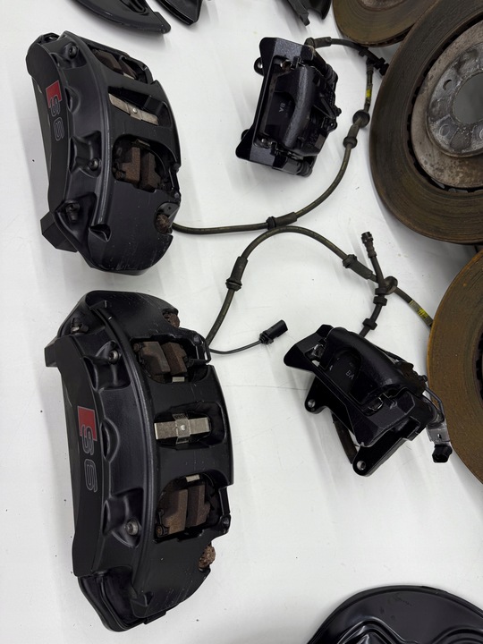 фото №10, Audi s6 c7 супорт затискачі + диски захисні накладки гальмівні комплект swap a6 s7 rs6