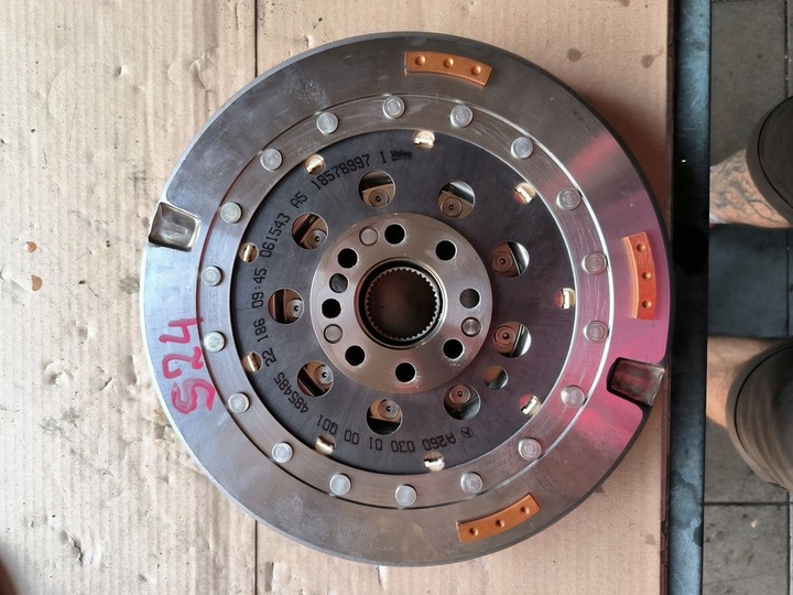 фото №1, Mercedes a35 amg 2.0 b колесо двухмассовый сцепление a2600300100