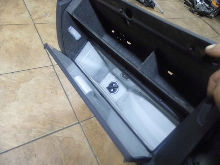 фото №5, Audi a4 b6 2.5tdi бардачок холодильник