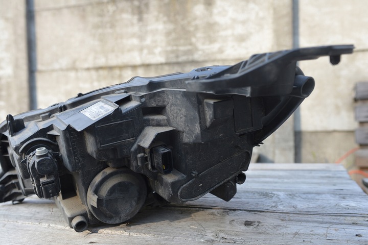 фото №10, Фара лампа права peugeot 208 90200108