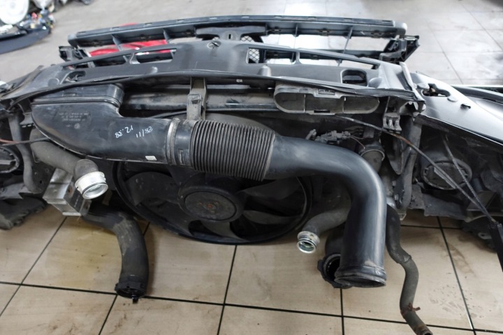 фото №9, Mercedes w204 перед капот бампер pas 2.2 775 amg підсилювач лобове