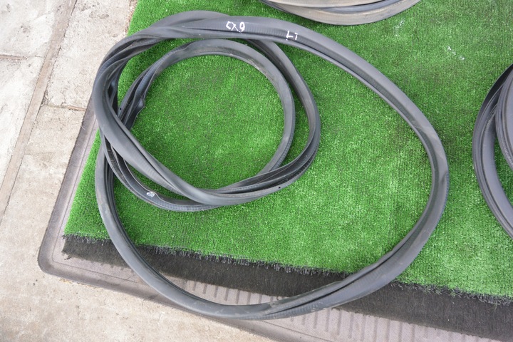 фото №2, Mazda cx9 прокладка дверь багажника