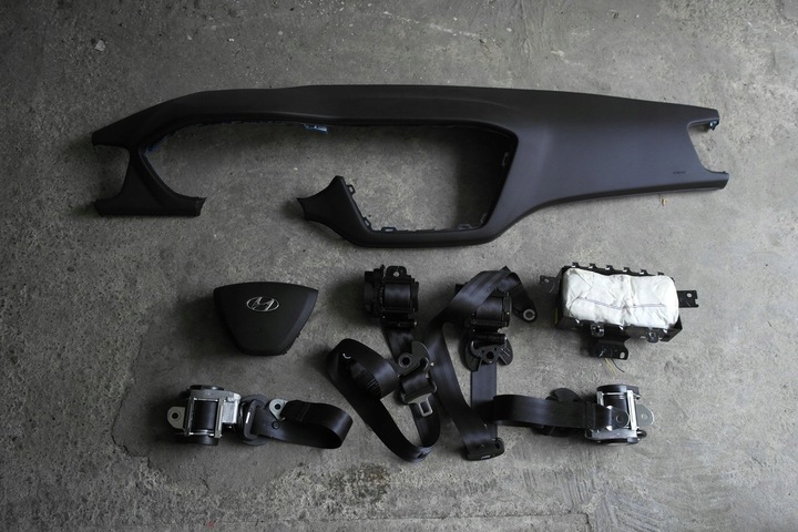 фото №1, Hyundai i20 i 20 полиця ущільнювач скла подушка безпеки капот ремені pas панель консоль pulpit