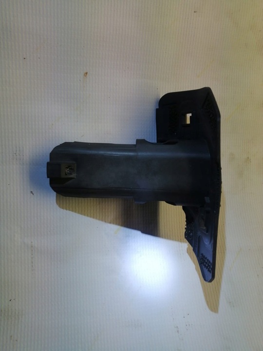 фото №10, Втулка крепление кронштейн омывателя перед правые vw golf 7 vii 2012 -2017