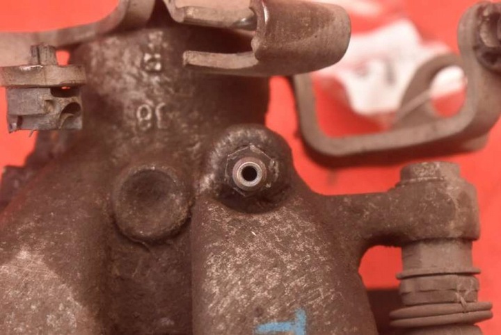 фото №8, Суппорт тормозной правый зад 746773 peugeot 5008 1 i 1.6 hdi 112 km 09-13