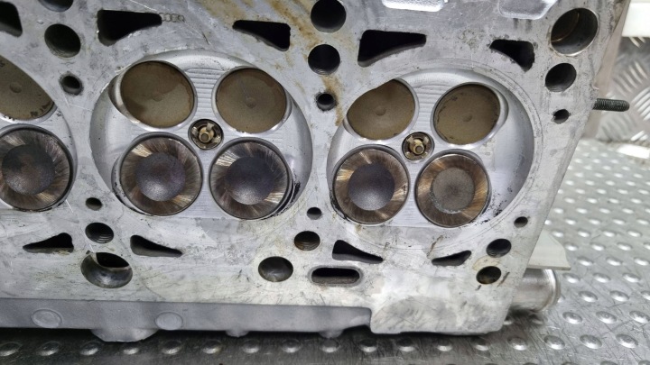 фото №8, Головка двигуна права 077103373ae audi a8 s8 d2 4.2 b v8 abz