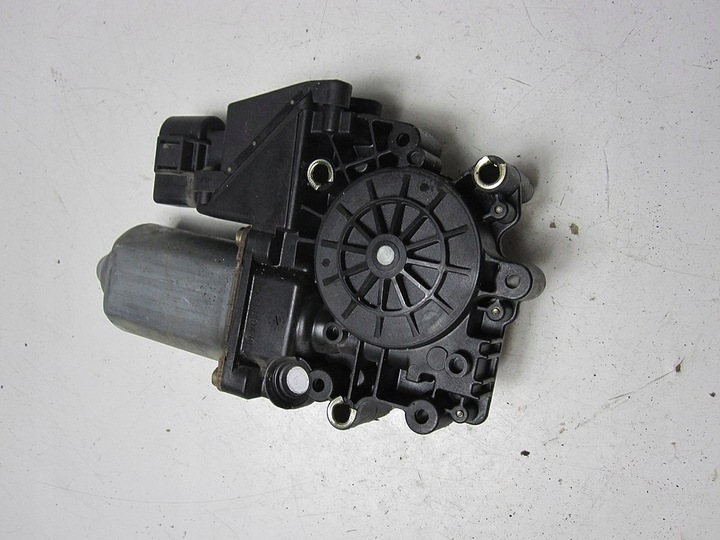 фото №8, Двигунчик скла задній правий audi a4 b5 95r