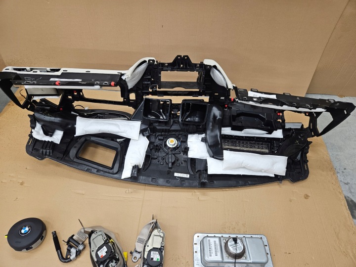 фото №11, Торпедо консоль bmw x5 f15 x6 f16 оригинал демонтаж комплект подушки ремни hud