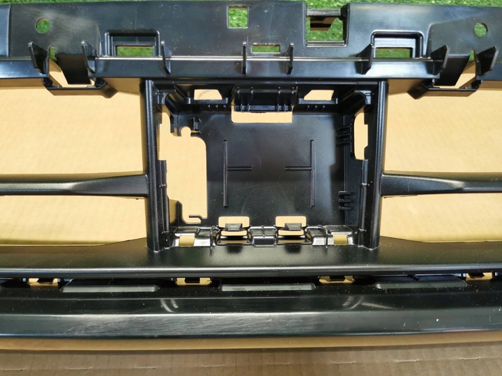 фото №6, Audi q3 83a s-line 19- средняя решётка бампера передней 83a807683a новая