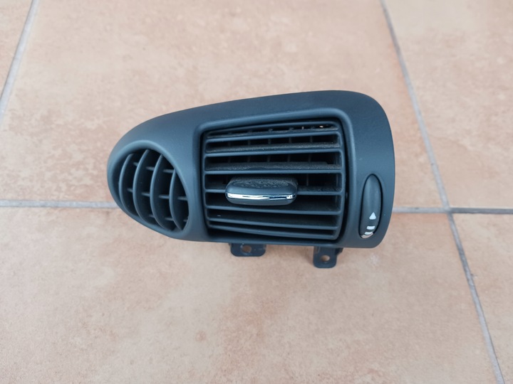 фото №1, Решётка воздуховод левая mercedes w203 a2038300154