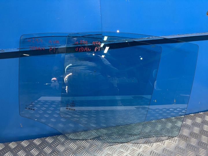 фото №1, Mercedes w211 sedan скло двері праві зад синій