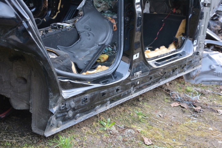 фото №8, Правые порог обшивка стойка bmw f30 f31