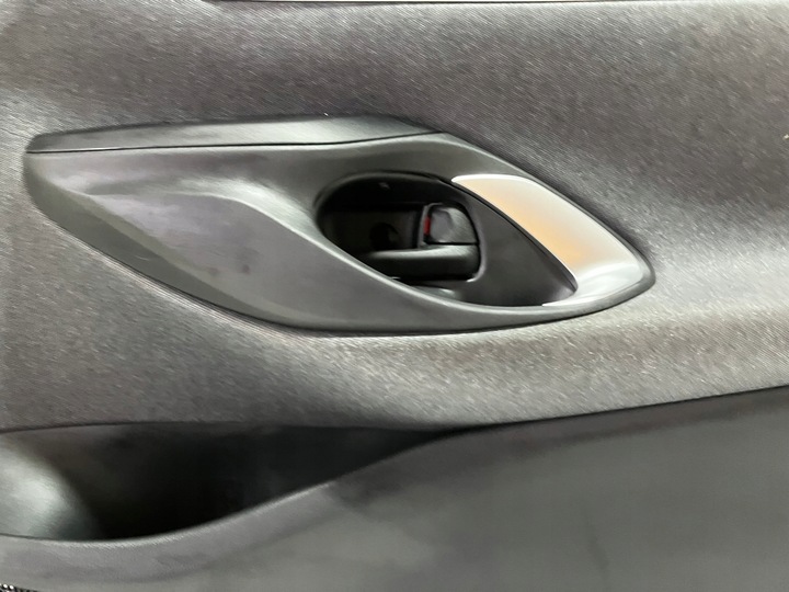 фото №8, Yaris iv боковина оббивка двері праві перед