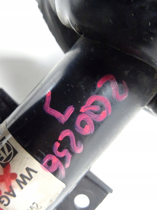 фото №8, A1 ii 82a 1.0 амортизатор поворотна опора права 2q0256j 5q0413031cd