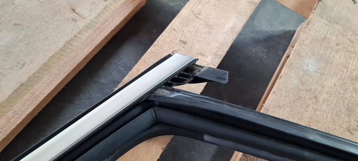 фото №2, Sq5 q5 80a прокладка направляюча скла лівий зад планка сатин 80a839431a