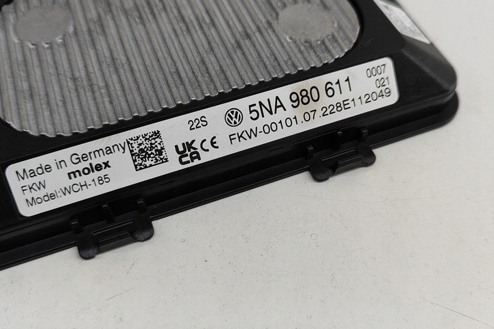 фото №7, Vw id.5 e39 беспроводная станция зарядки smartfonów 5na980611 elektryczno