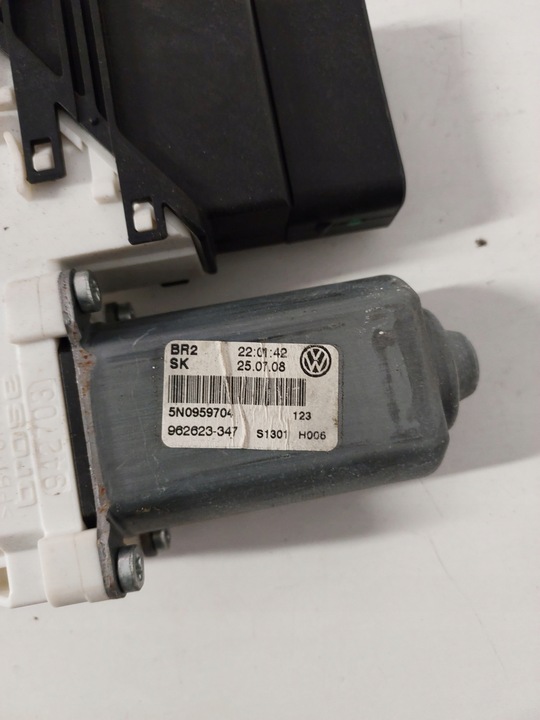 фото №5, Двигун скла праві зад vw tiguan 5n0959704