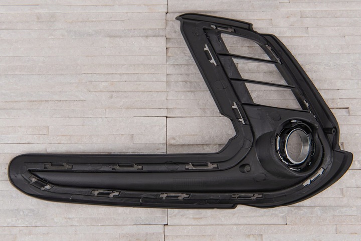 фото №12, Hyundai elantra vi ad решётка бампера заглушка лампы правая 86564f2300