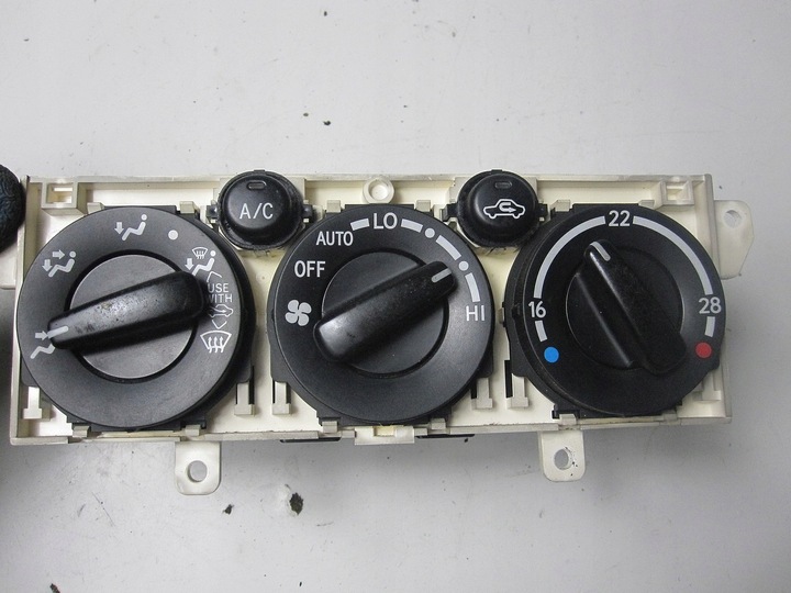 фото №1, Панель кондиционера toyota avensis 01r