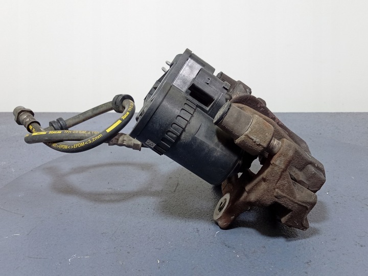 фото №4, Bmw 1 f40 суппорт тормозной зад правое 6892606