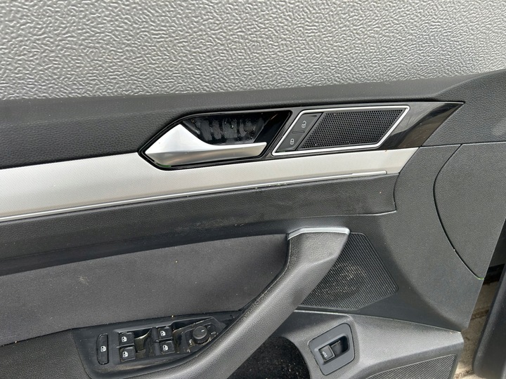 фото №6, Vw passat b8 3g0 15- универсал обивка дверь комплект декоры подсветка led