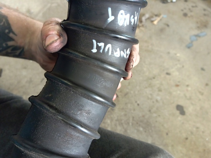 фото №10, Master movano труба шланг воздуха вентиляция картера 3911171919 8200045745 8200887497