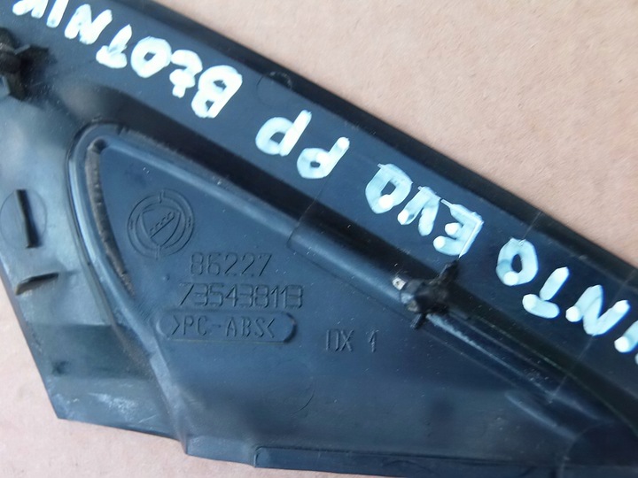 фото №5, Заглушка трикутник крила праві перед 735438113 fiat grande punto evo 1.2 b