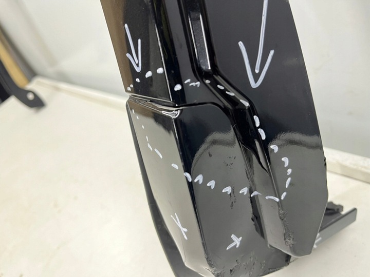 фото №16, Планка mazda cx-60 22r.- праві задній край підкрилки крила накладка