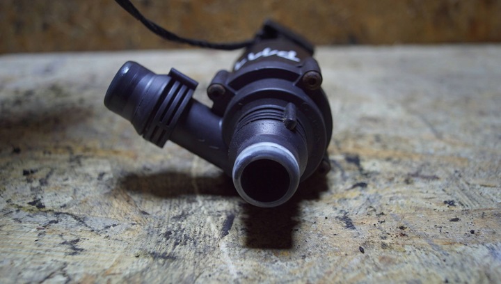 фото №9, Bmw дополнительный насос воды 8381989 p111