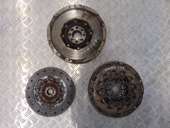 фото №1, Toyota avensis t27 mini bmw колесо двомасовий 1.6 d4d