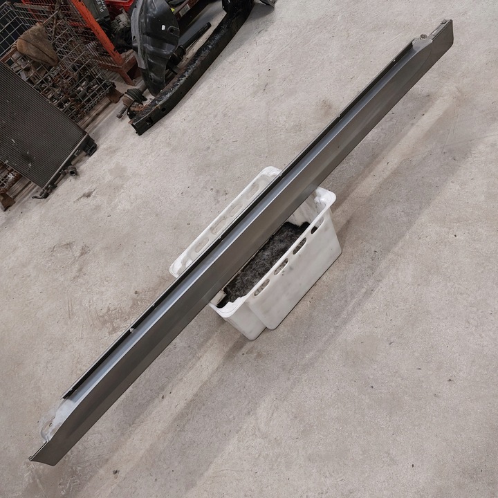 фото №1, Subaru impreza iii 3 планка накладка порогова права 12792001