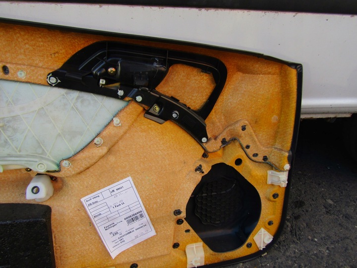 фото №14, 7 mercedes w203 sport купе оббивка двері права передня