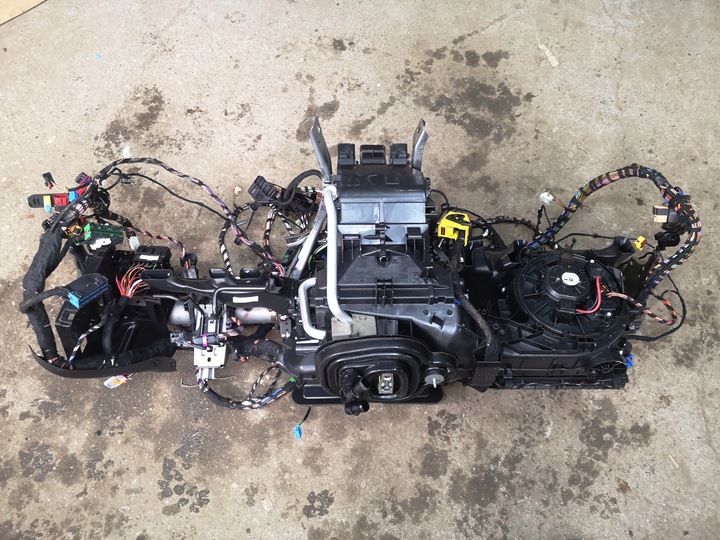 фото №8, Vw golf viii установка панелі 5wb816001b