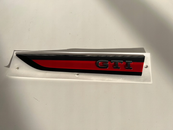 фото №1, Планка знак емблема gti крила лівий vw golf 8 viii 5h0853688 ab