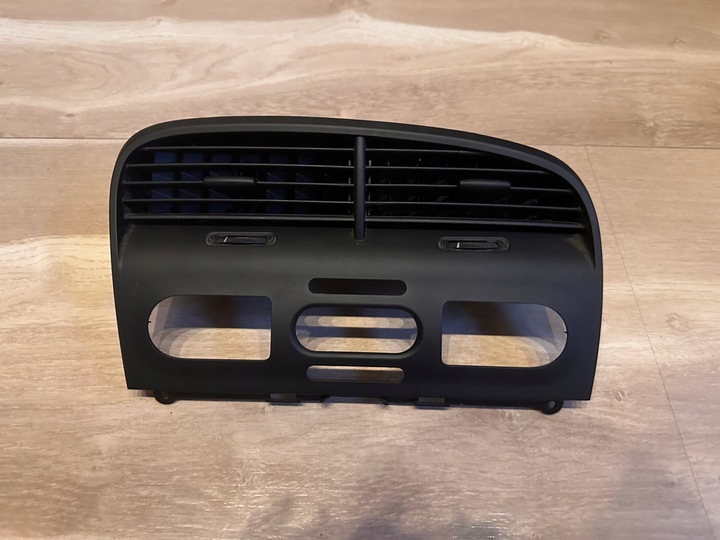 фото №1, Решётка воздуховод консоли средняя seat ateca 5p1819110j