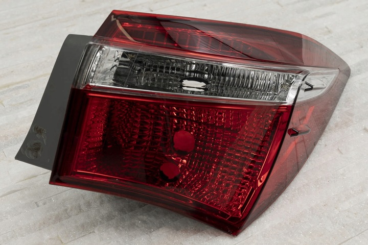 фото №10, Toyota corolla xi e16 13-16 sedan задня лампа кузовна права 8155102760
