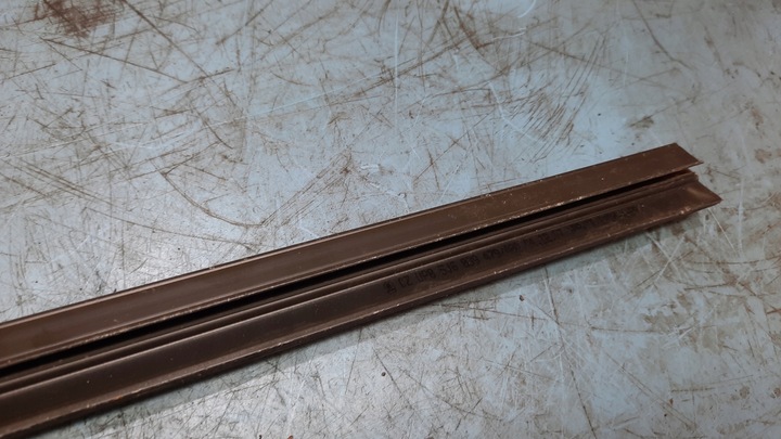 фото №4, Skoda fabia ii планка прокладка стёкла зад