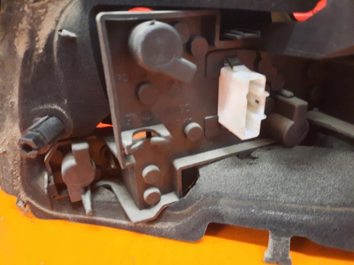 фото №9, Peugeot 407 1.6 hdif 04-10 лампа зад левая наружная 9656606380