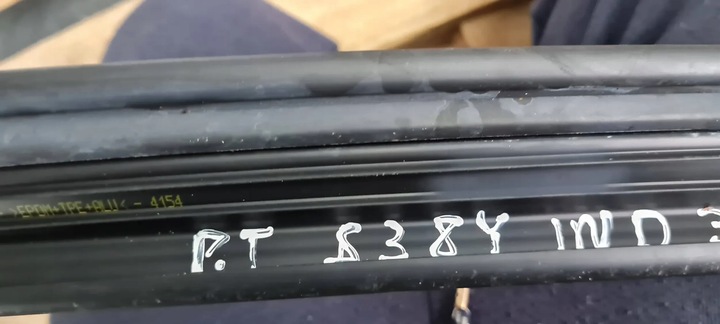 фото №9, S3 8y a3 прокладка стёкла дверь резиновая alu правая правый зад sedan 8y5839432