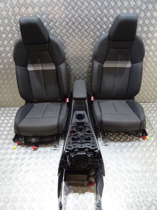 фото №15, Audi q4 e-tron suv сиденья диван обшивки подлокотник комплект