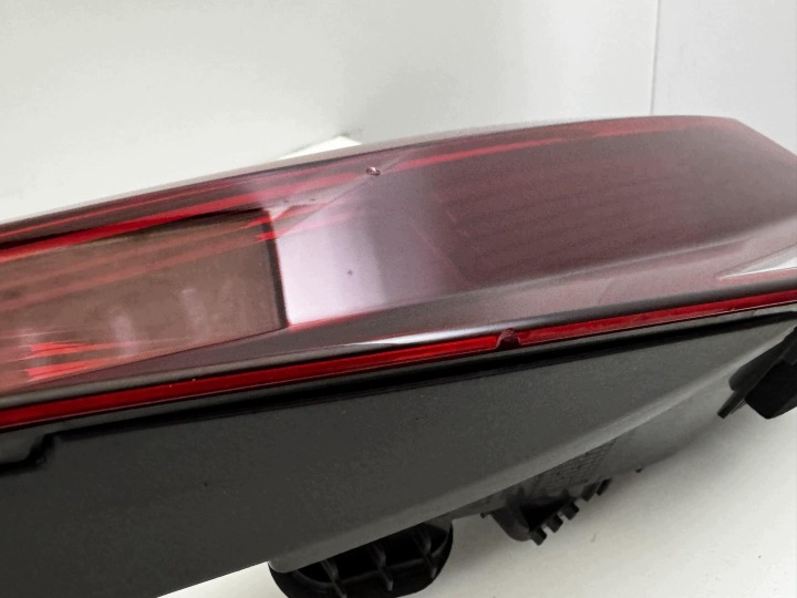 фото №6, Audi (oem) q6 e-tron фара зад w крышка багажника средняя накладка 85h945095a
