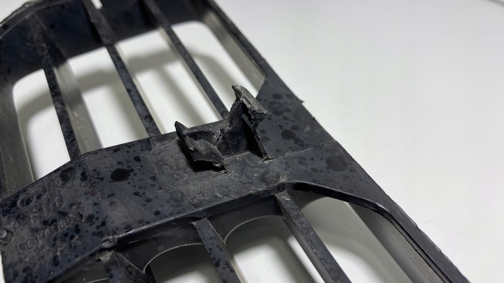 фото №16, Решётка бампера audi a4 b5 рестайлинг 8d0807683