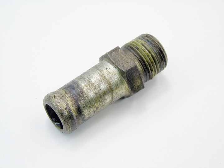 фото №1, Штуцер головки воды 2.0 2.4 20v v70 s70 c70 850