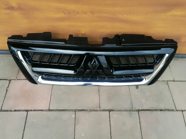 фото №1, Решітка решітка радіатора--- mitsubishi pajero iii -mn117713/4 оригінал