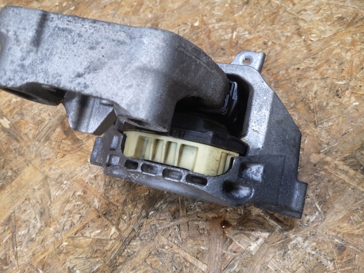 фото №7, Mercedes cla w117 лапи подушка двигателя a2462402617 2.2 cdi